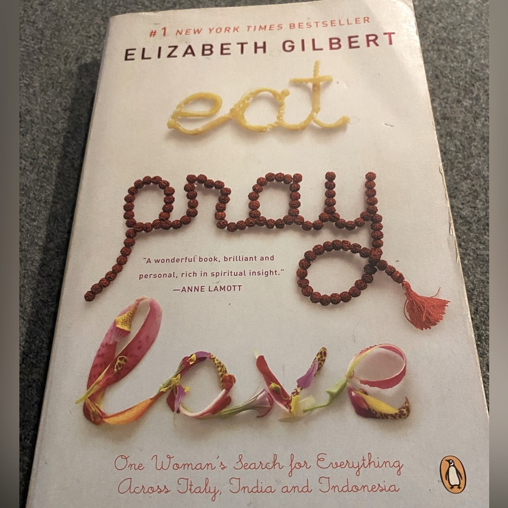 PRE-LOVED “EAT PRAY LOVE” paperback book 👌🏽